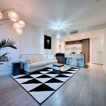 Your Perfect Escape - Modern Landmark Condo In Downtown Calgary - Free Parking- Premium Location Buitenkant foto