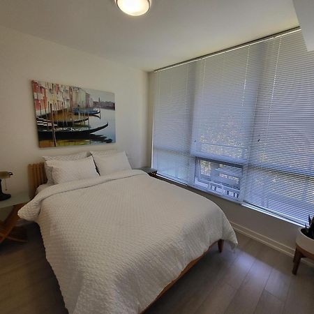 Your Perfect Escape - Modern Landmark Condo In Downtown Calgary - Free Parking- Premium Location Buitenkant foto