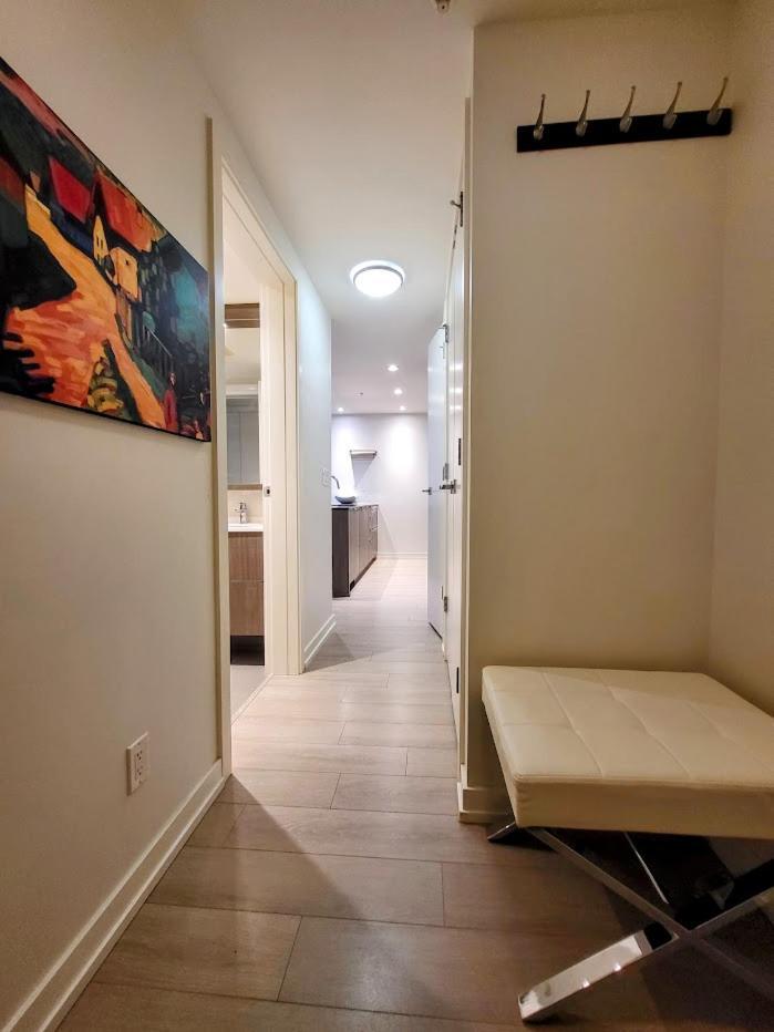 Your Perfect Escape - Modern Landmark Condo In Downtown Calgary - Free Parking- Premium Location Buitenkant foto