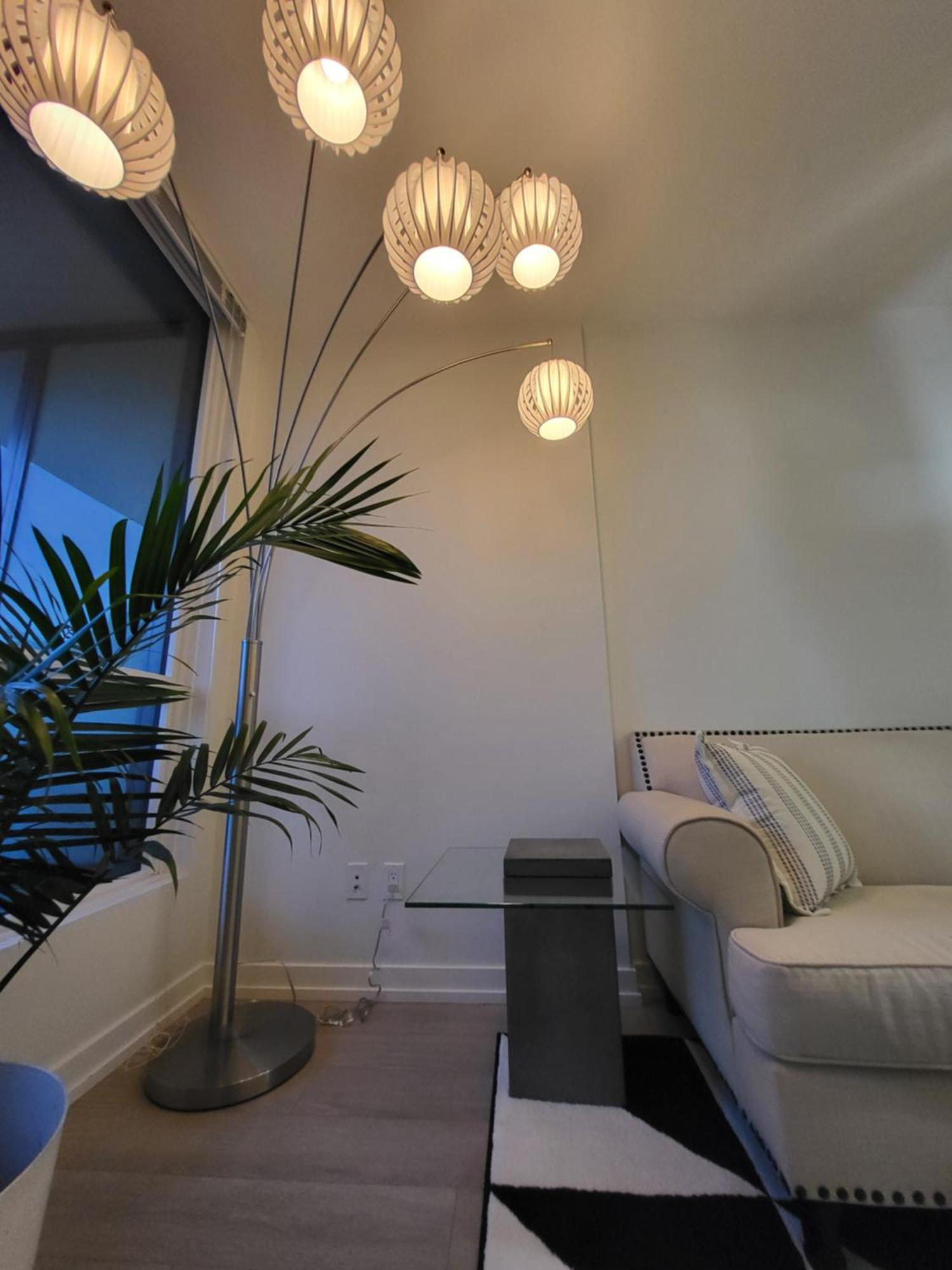 Your Perfect Escape - Modern Landmark Condo In Downtown Calgary - Free Parking- Premium Location Buitenkant foto