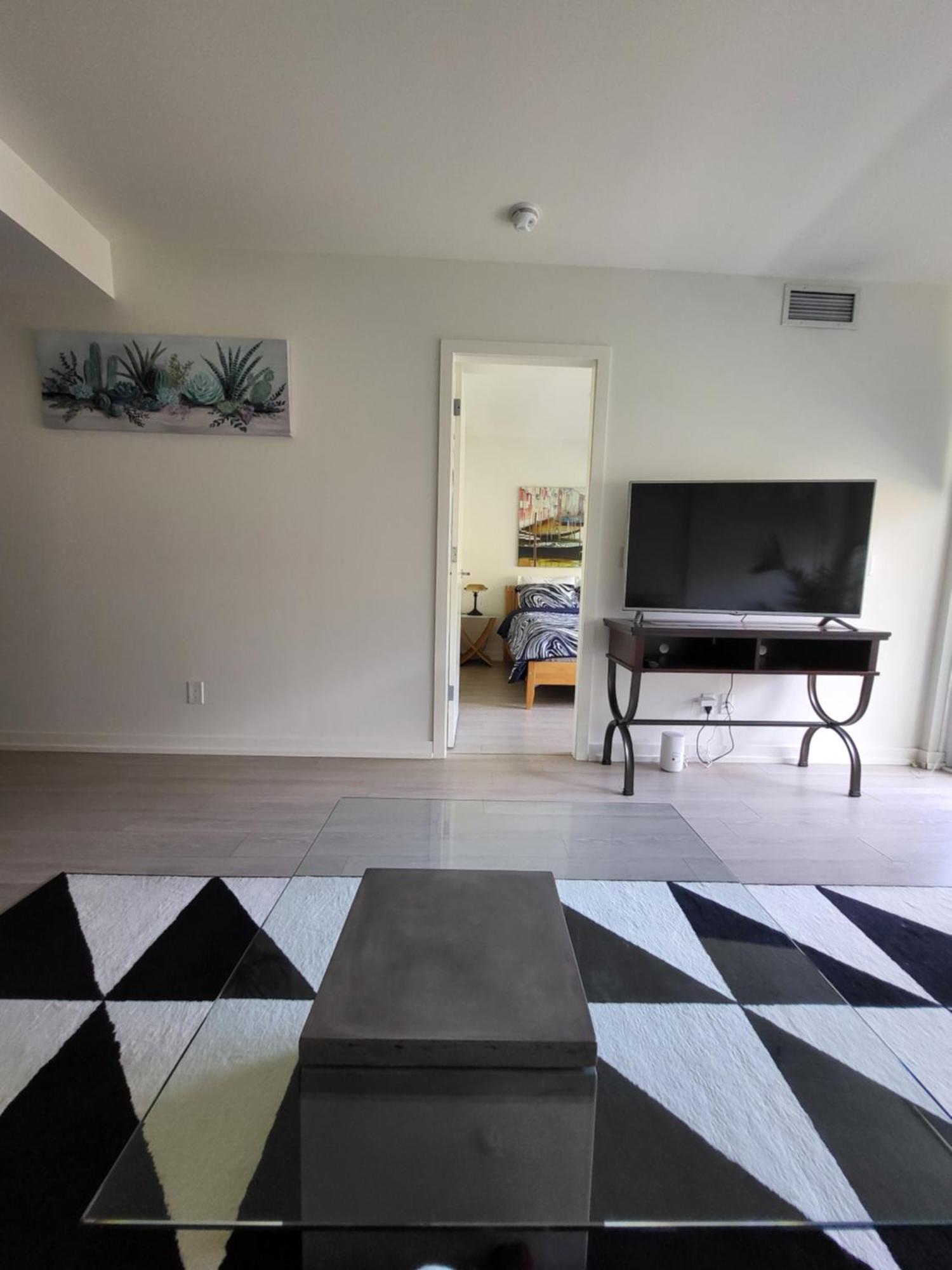 Your Perfect Escape - Modern Landmark Condo In Downtown Calgary - Free Parking- Premium Location Buitenkant foto